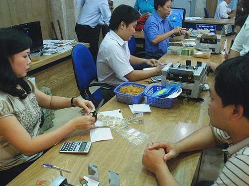 USD giảm mạnh, vàng mất mốc 42 triệu