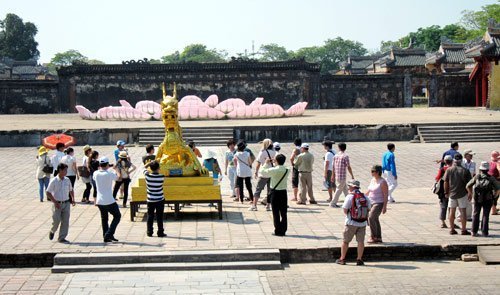 Chấm dứt việc bán tour mập mờ giờ bay