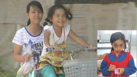 Trước ngày xử cha mẹ nuôi hành hạ con dã man