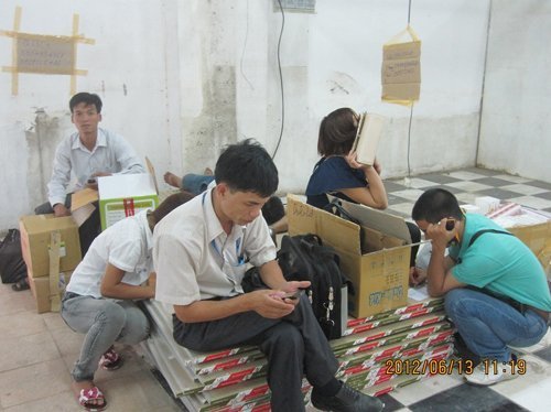 Sợ vỡ nợ, chợ thuốc như ong vỡ tổ