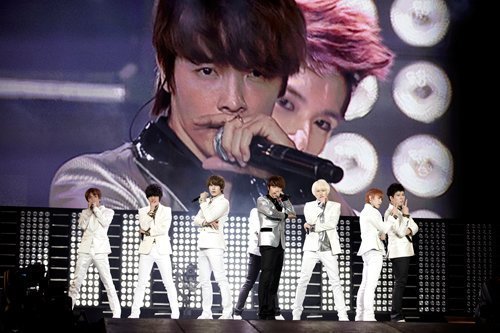 Hé lộ chuyện hậu trường làng nhạc Hàn Quốc