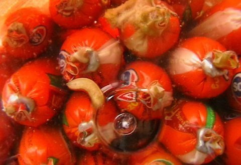 Xúc xích lúc nhúc giòi, thịt lợn chết thành ruốc