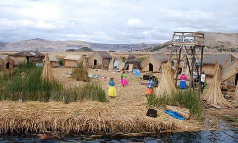 Thăm bộ tộc sống trên đảo sậy ở Peru