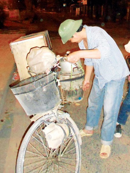 Bán bánh khúc đêm 