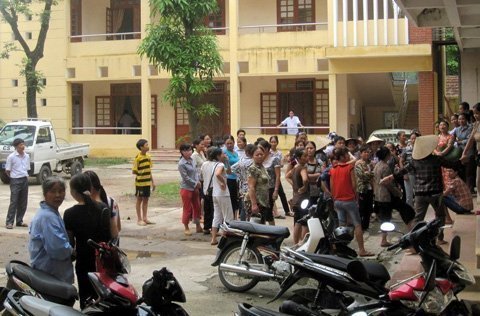 Ôm thi thể con vừa sinh đòi bắt đền bệnh viện