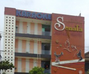 Cháy quán karaoke, khách đang hát hoảng loạn