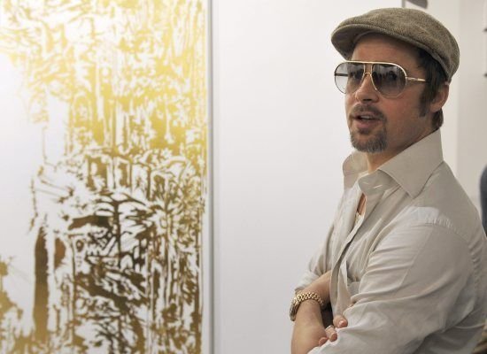 Brad Pitt thuê máy bay sang Đức xem tranh