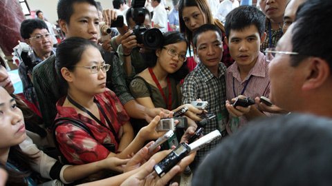 Khổ như... làm báo chốn nghị trường