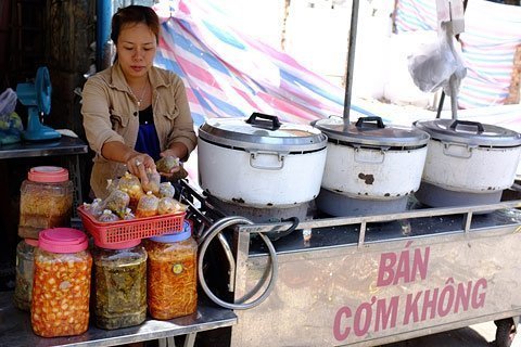 Bữa cơm 2000 đồng ở Sài Gòn