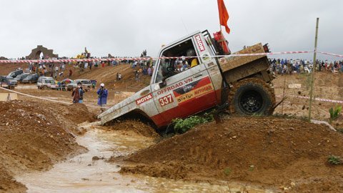 60 đội tranh tài giải đua ô tô địa hình VN 2012