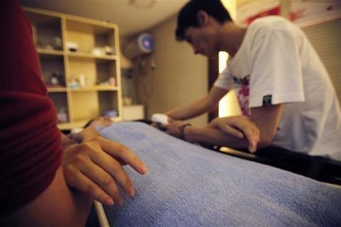 Xem tân cử nhân học chăm sóc người chết