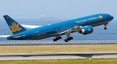 Vietnam Airlines hủy hàng chục chuyến bay vì bão