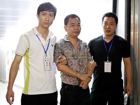 Bị bắt vì làm giả ngân hàng Mỹ