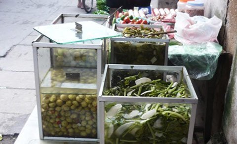 Chết hụt vì những hũ cà muối siêu rẻ