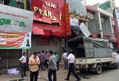 Hà Nội: Nổ lớn tại tiệm vàng Hoàng Tín