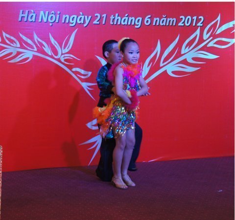 Lan Anh, Tùng Dương hát mừng ngày nhà báo