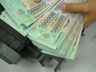 Bơm tiền gần 300.000 tỷ, vẫn như ‘gió vào nhà trống’?