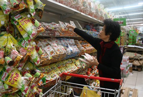 Xăng giảm, giá hàng hóa  vẫn 'bình chân như vại'