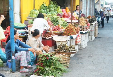 Vắng người mua, Tết Đoan ngọ hiu hắt