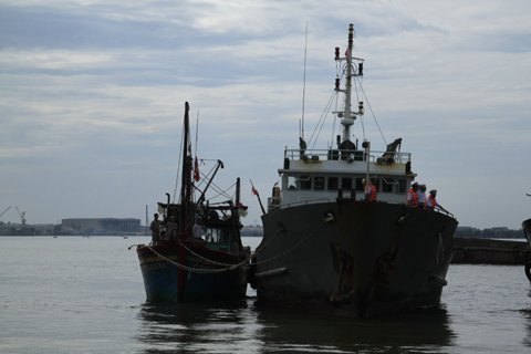 Ra khơi ứng cứu tàu cá