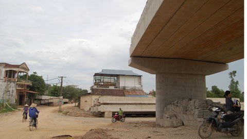 Chậm tiến độ, công trình thi nhau đội giá