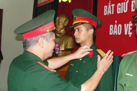 Thiếu úy quân đội dũng cảm bắt đối tượng gây án