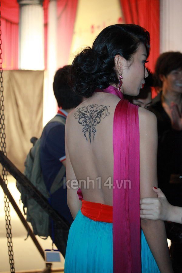Thanh Hằng diện váy 150 triệu khoe hình xăm 