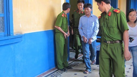 Án tù chung thân cho người cha đốt con