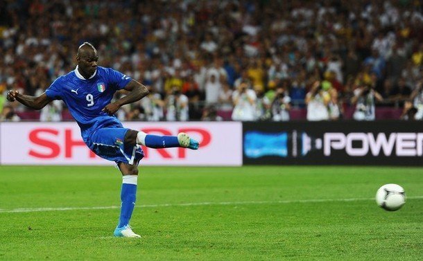 HLV Mancini: “Balotelli xuất sắc hơn Rooney“