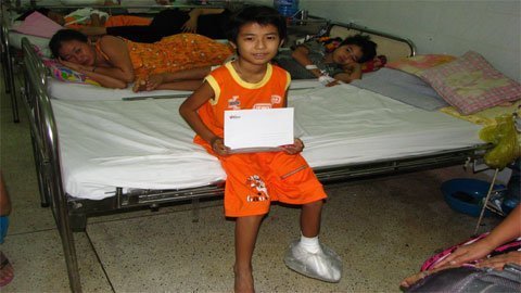 Nhờ bạn đọc giúp đỡ, bé Vũ giữ được chân