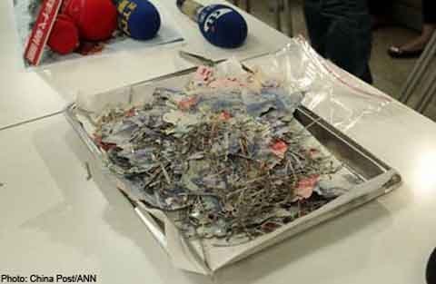 Đau đớn nhìn mối xông hết tiền trong két sắt