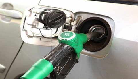 Cách loại bỏ nước trong bình xăng