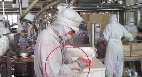Mục sở thị công nghệ sản xuất kem cực bẩn