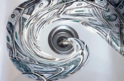 Hun hút vòng xoáy chết người của tín dụng đen
