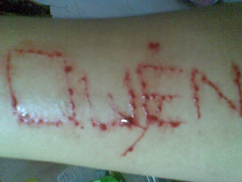 Biết con đồng tính, bố mẹ dọa đưa vào viện tâm thần