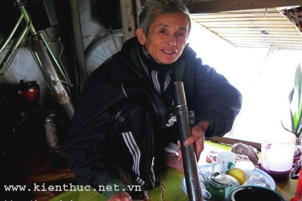 Ông lão ngoài 70 bỗng dưng “nhặt” được vợ tuổi 20