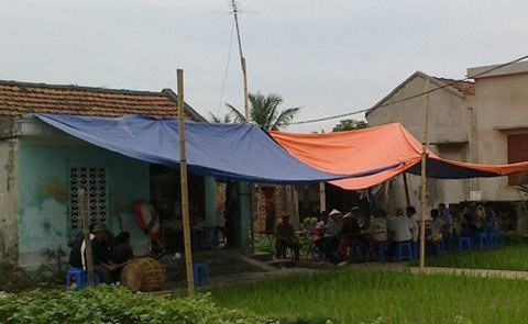 Nóng trong ngày: Cả nhà chết thảm do thua cá độ?