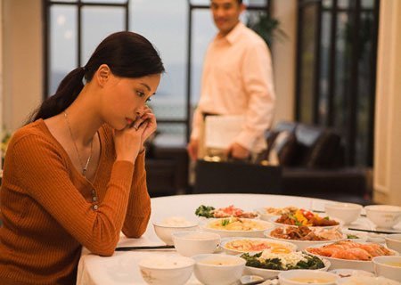 Chuyện thật như đùa, vợ... bán chồng