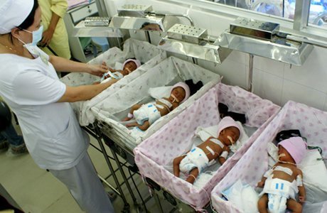 Sản phụ sinh 4: Người bạc mặt, kẻ trớ trêu