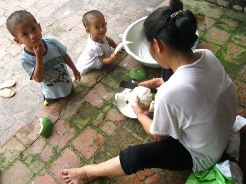 Nước mắt nhớ con của người mẹ bán đồng nát