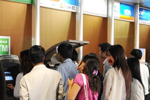 Vẫn ngang nhiên thu phí ATM nội mạng, tăng ngoại mạng