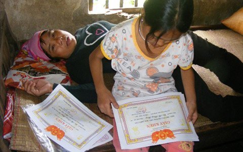 Nghĩ đến con sẽ thất học mà lòng tôi đau...