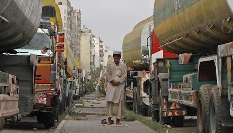 Pakistan mở lại đường tiếp tế vào Afghanistan