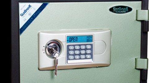 Vô tình đục két sắt giúp “kẻ trộm”