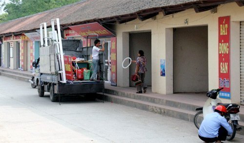 Trà đá, trông xe: Thê thảm theo bất động sản