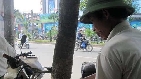 Giấc mơ người cha 7 lần đưa con đi thi