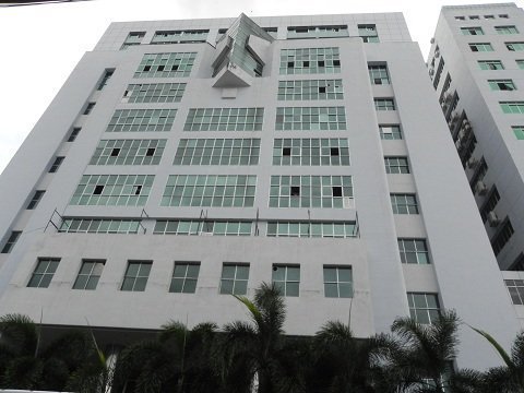 Thí sinh leo cầu thang bộ 13 tầng