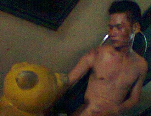 Bỗng dưng 'nuy' trong trụ sở công an