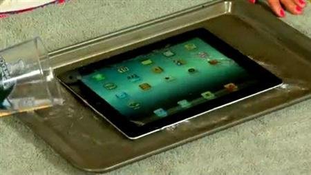 New iPad sống sót sau 5 màn 'tra tấn'