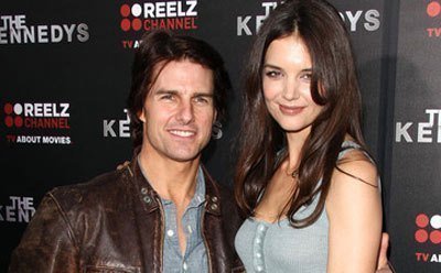 Hé lộ cuộc sống tù túng của Katie Holmes dưới bóng Tom Cruise